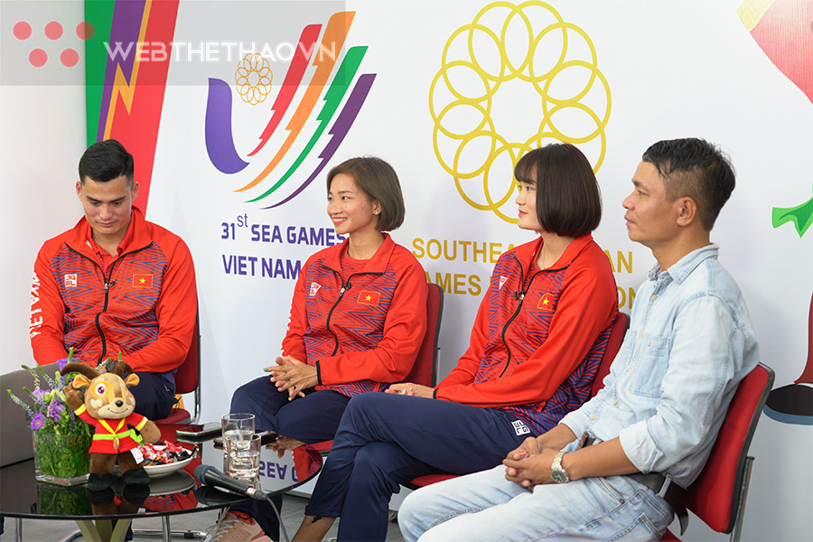 Vietcontent tặng quà 3 VĐV đặc biệt của điền kinh Việt Nam Vietcontent tặng quà 3 VĐV đặc biệt của điền kinh Việt Nam