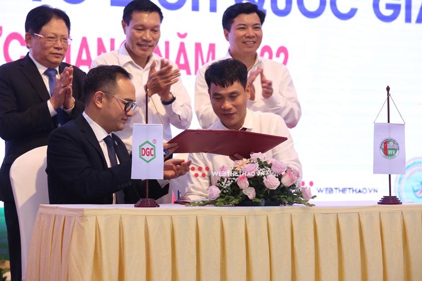 Chùm ảnh lễ ký kết tài trợ giải VĐQG giữa LĐBC Việt Nam và Tập đoàn Hóa chất Đức Giang