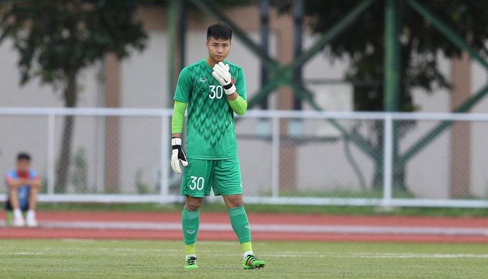 Hai sai lầm khó đỡ của thủ môn Văn Toản đều trước U23 Thái Lan