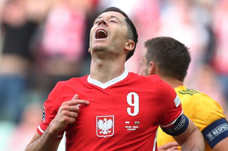 Lewandowski d&ugrave;ng h&agrave;nh động ph&aacute;p l&yacute; chưa từng thấy để rời Bayern?
