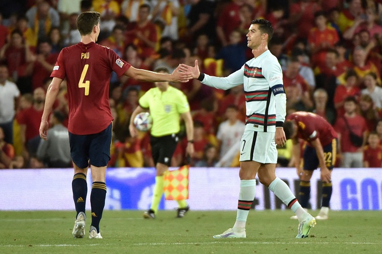 Sau 5 năm Ronaldo mới lại phải đóng “vai phụ” ở tuyển Bồ Đào Nha