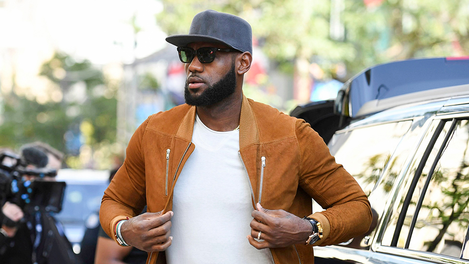 LeBron James trở thành tỷ phú đầu tiên đang thi đấu tại NBA: 1 tỷ đô la đến từ đâu? LeBron James trở thành tỷ phú đầu tiên đang thi đấu tại NBA: 1 tỷ đô la đến từ đâu?