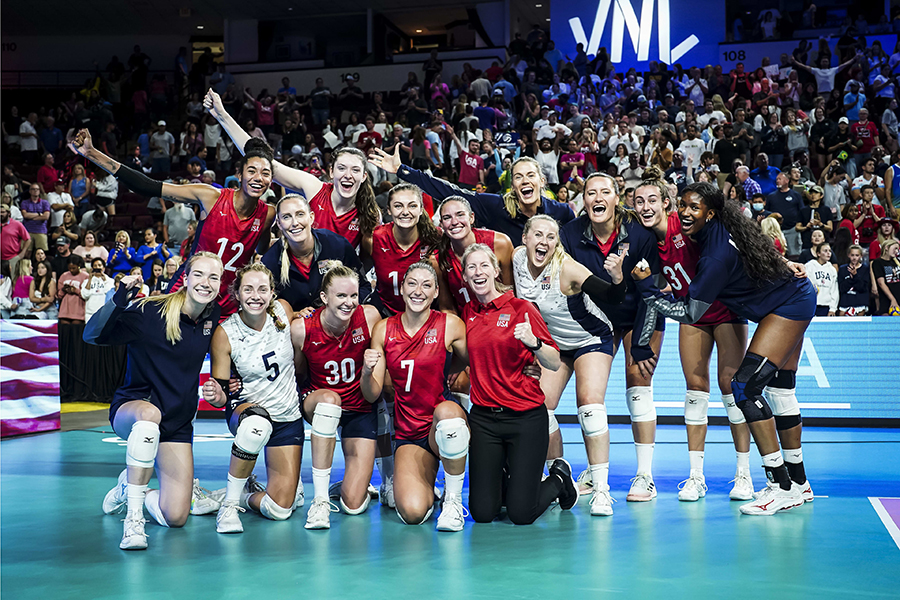 Đánh bại Brazil, bóng chuyền Mỹ vươn lên dẫn đầu VNL 2022