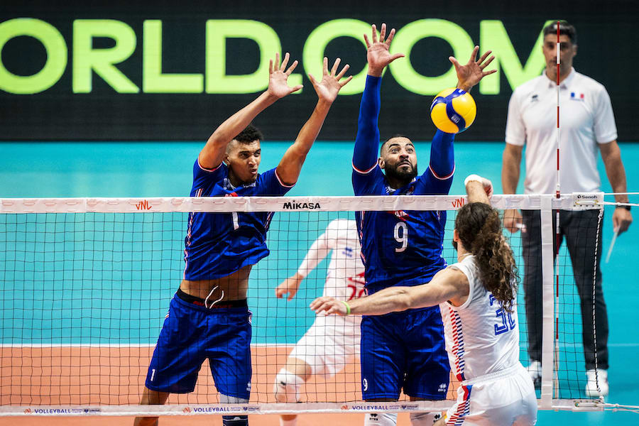 Bức tường phòng ngự giúp Pháp thắng nghẹt thở Serbia tại VNL 2022