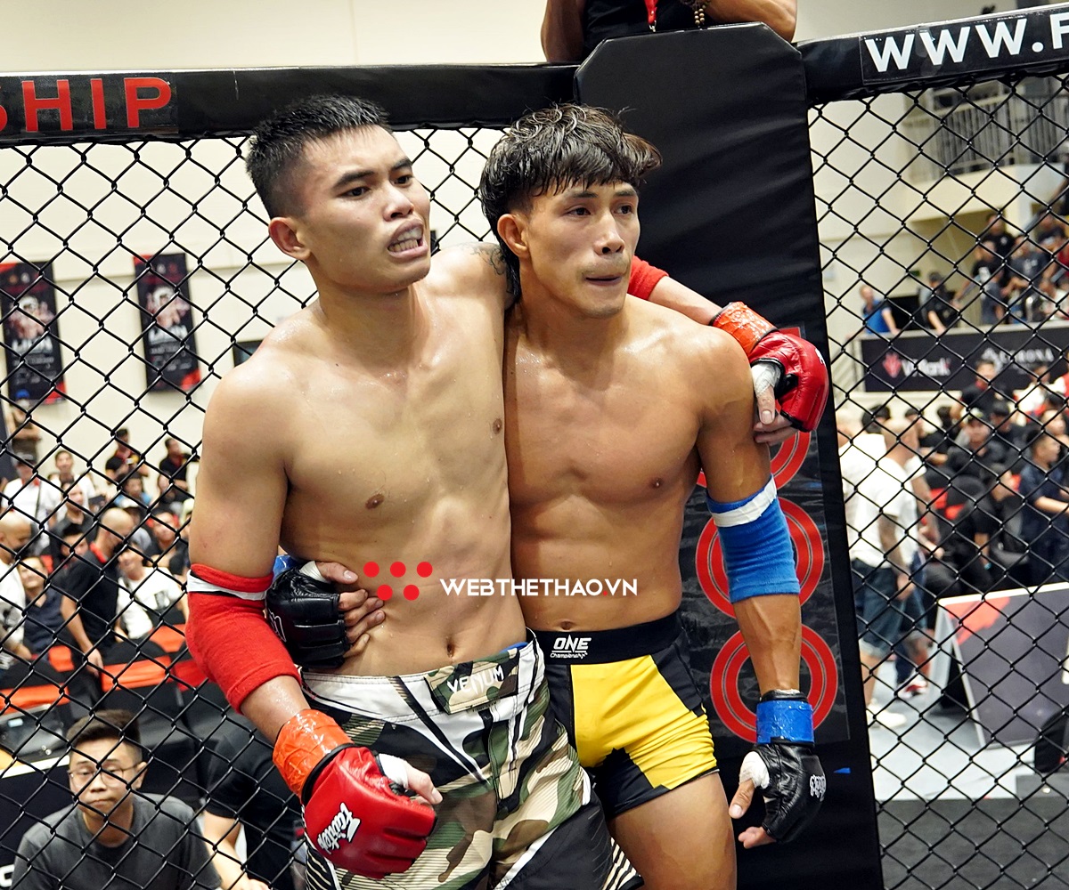 Nguyễn Trần Duy Nhất dìu đối thủ xuống đài sau màn "phá trụ" kinh hoàng ở Lion Championship 2022
