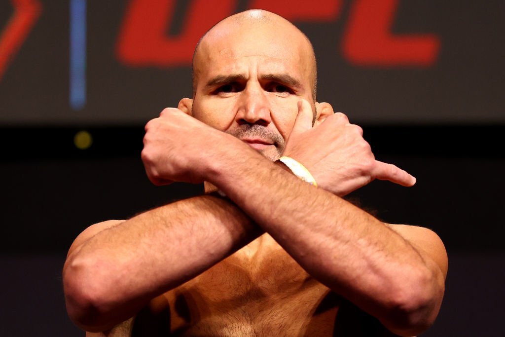 UFC 275 Glover Teixeira: Jiri Prochazka có thể "điên", nhưng còn xa Jon Jones