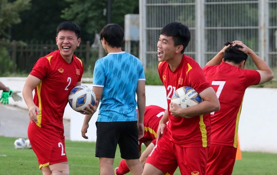 U23 Việt Nam cười đùa thoải mái trước trận tứ kết gặp U23 Saudi Arabia