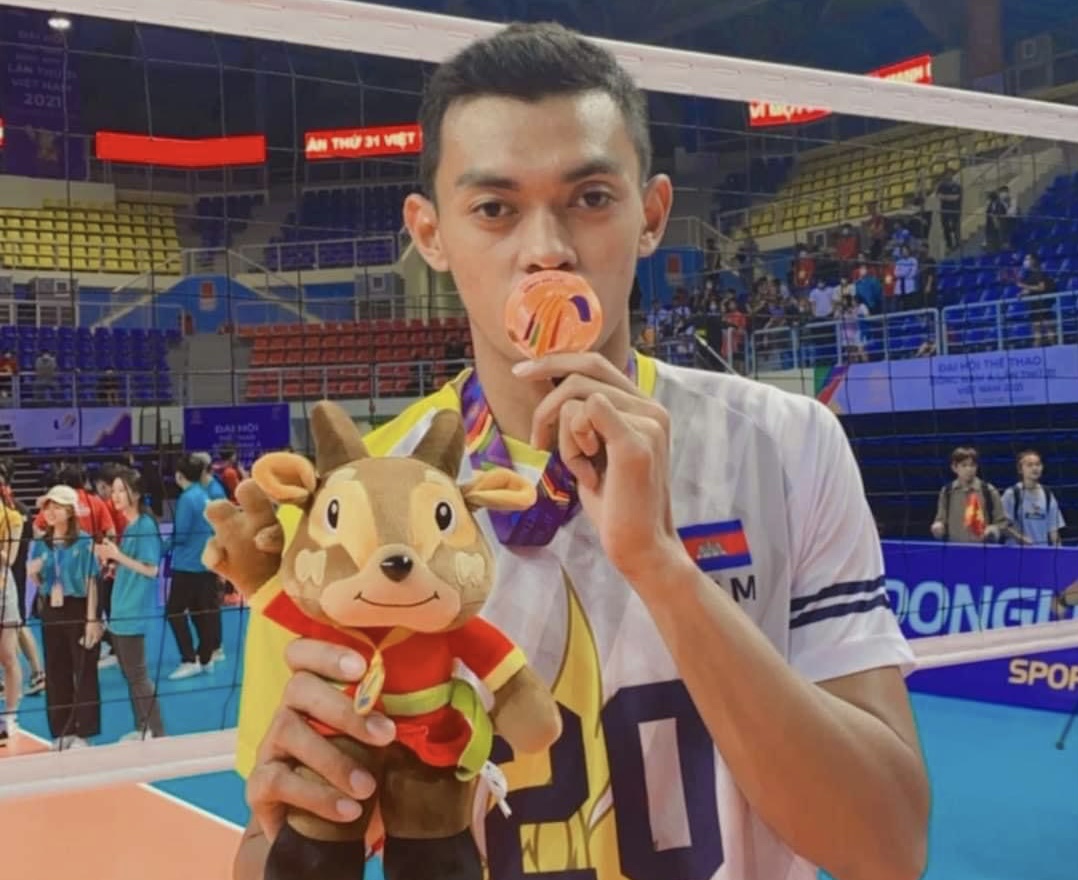 Bóng chuyền nam Long An gây bất ngờ với ngoại binh Campuchia Bóng chuyền nam Long An gây bất ngờ với ngoại binh Campuchia