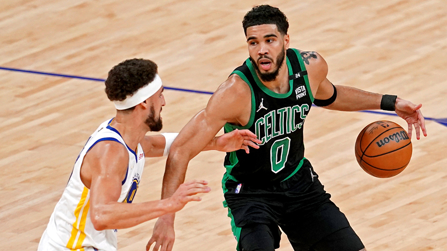 Boston Celtics bị dồn v&agrave;o thế ch&acirc;n tường ở NBA Finals 2022: B&agrave;i to&aacute;n turnover kh&oacute; giải