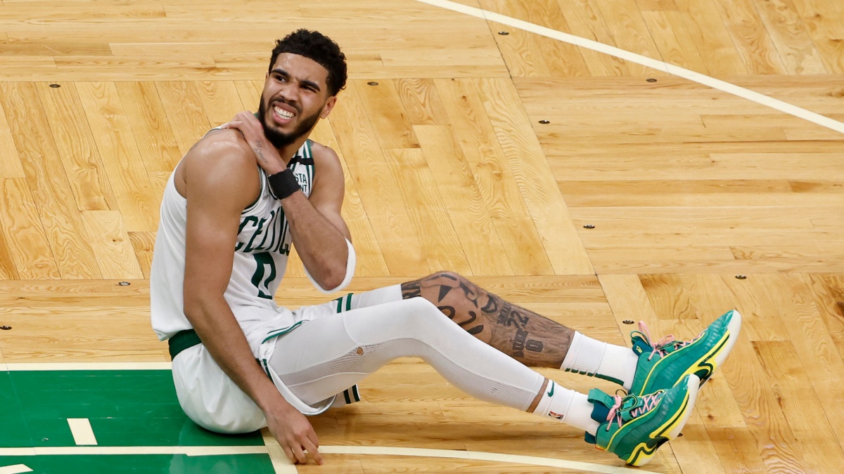 Sau NBA Finals thất bại, Jayson Tatum có lên bàn mổ?