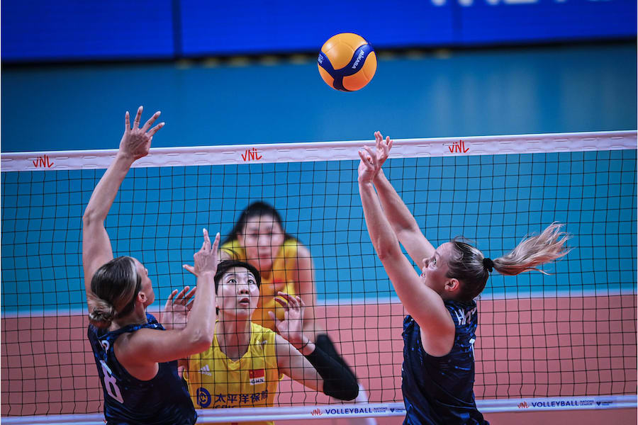 Sự khác biệt của chuyền hai giúp bóng chuyền Mỹ đánh bại Trung Quốc tại VNL 2022 Sự khác biệt của chuyền hai giúp bóng chuyền Mỹ đánh bại Trung Quốc tại VNL 2022