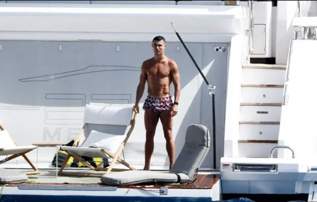 H&igrave;nh ảnh về kỳ nghỉ sang trọng của Cristiano Ronaldo ở Mallorca