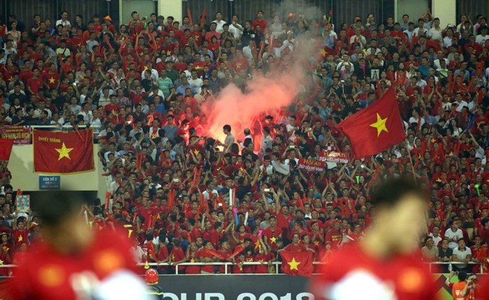 Từng bị phạt tiền tỷ, VFF kêu gọi CĐV không đốt pháo sáng khi xem Viettel đá AFC Cup 2022