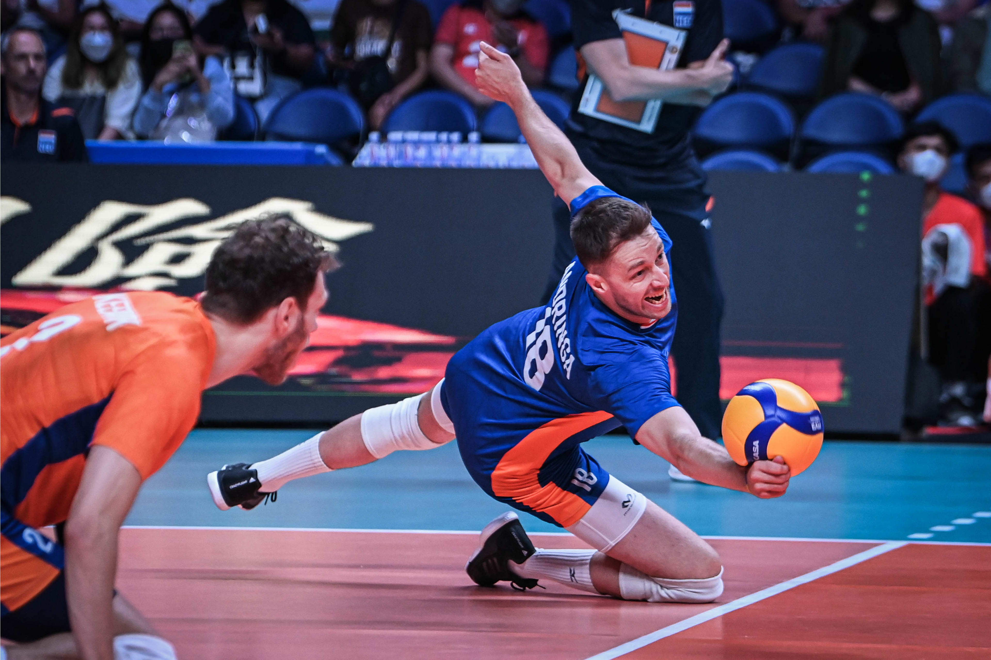 Mắc nhiều lỗi phát bóng, Slovenia tiếp tục nhận thất bại tại Nations League