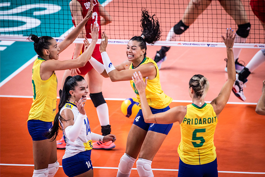 Bóng chuyền nữ Brazil quật ngã Trung Quốc sau 5 set kịch tính