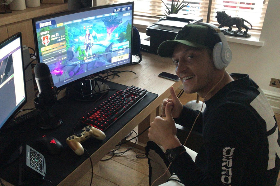 Mesut Ozil dự định giải nghệ, trở thành VĐV Esports?