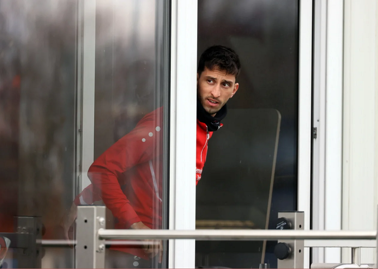 Cầu thủ đang chơi tại Bundesliga bị cáo buộc cưỡng hiếp thiếu nữ tại Tây Ban Nha đối diện án 15 năm tù Cầu thủ đang chơi tại Bundesliga bị cáo buộc cưỡng hiếp thiếu nữ tại Tây Ban Nha đối diện án 15 năm tù