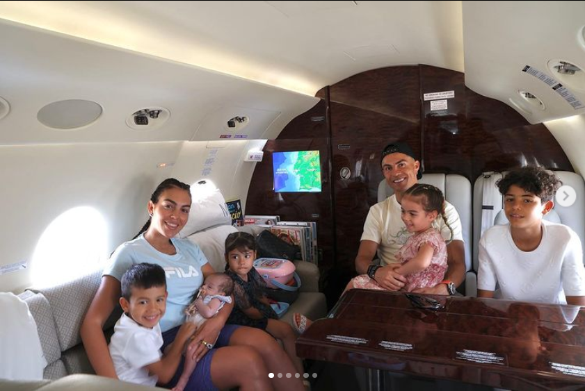 Ronaldo chi số tiền lớn cho khăn tắm và ga trải giường trong kỳ nghỉ