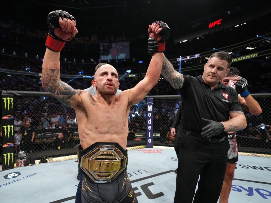 Alexander Volkanovski hủy diệt gương mặt Max Holloway, ngỏ &yacute; định nhảy hạng