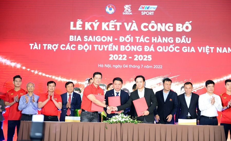 Có nhà tài trợ hàng đầu, bóng đá Việt Nam hướng đến tầm cao mới