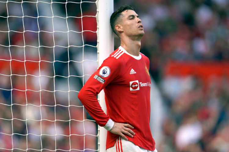 Ronaldo bất ngờ hoãn tập trung trở lại với MU