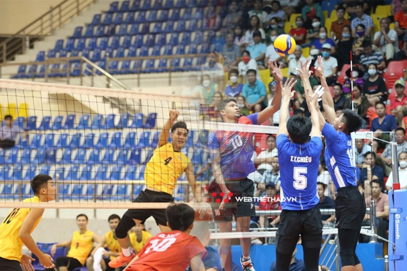 Hình ảnh trái ngược ở 2 nhà thi đấu tổ chức giải bóng chuyền VĐQG 2022