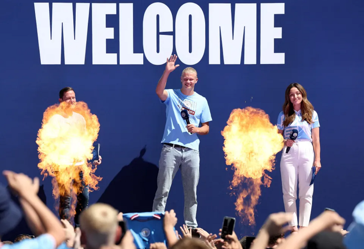 Haaland nhắc đến MU trong ngày ra mắt Man City khiến CĐV phấn khích