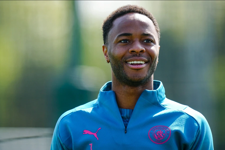 Chelsea chính thức công bố mức phí mua Sterling từ Man City