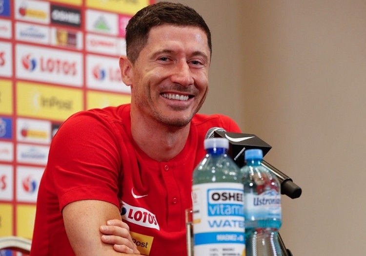 Lewandowski hành động chuyên nghiệp với Bayern để chuyển tới Barca
