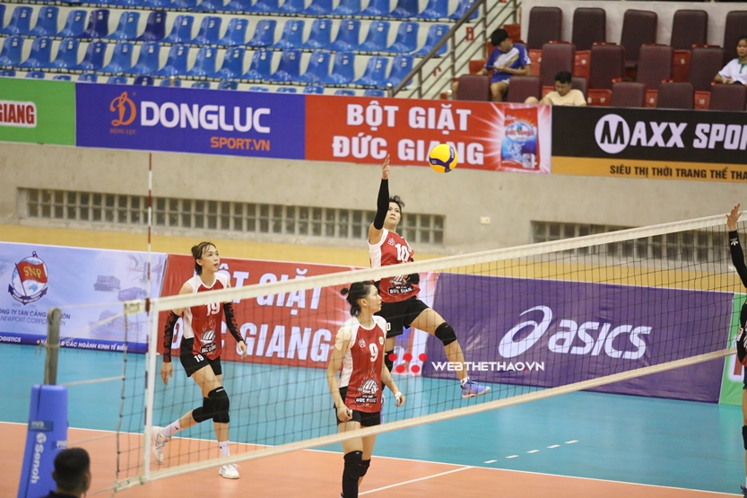 Moma Bassoko chơi dưới sức, Hóa chất Đức Giang vẫn dễ dàng vượt qua Tứ kết bóng chuyền VĐQG 2022