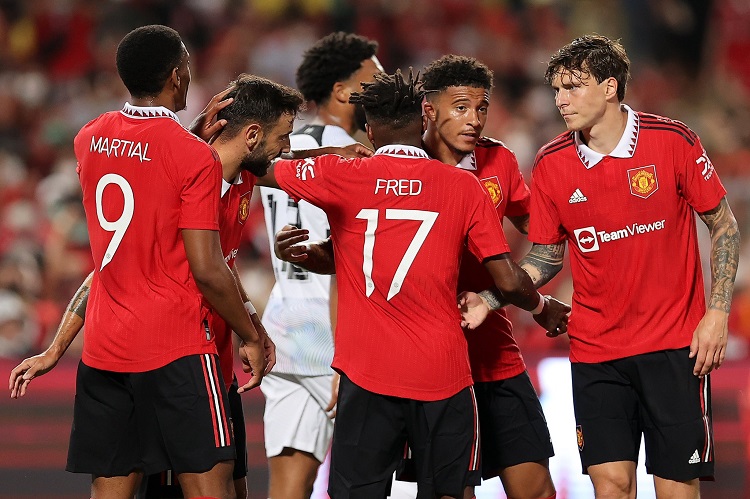 Ten Hag không hài lòng với MU dù thắng đậm Liverpool