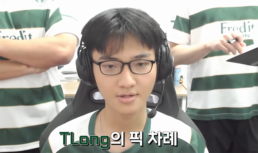 Tài năng trẻ TLong được kênh LMHT Hàn Quốc đánh giá là Faker Việt Nam