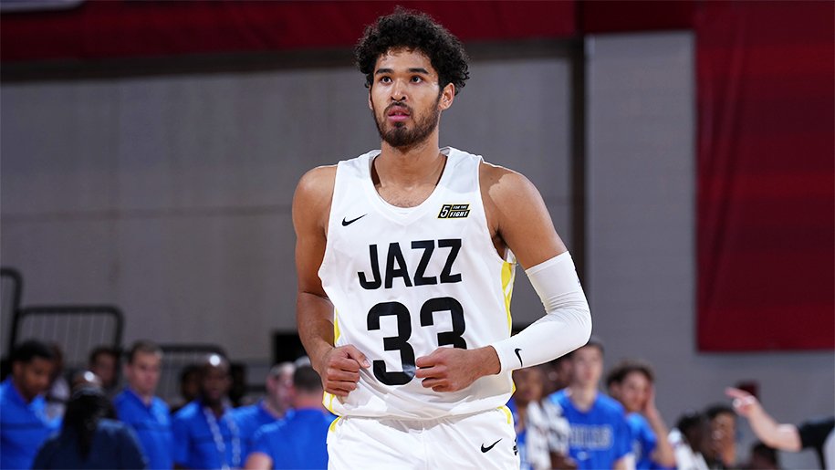 Johnny Juzang ký hợp đồng two-way với Utah Jazz, nhận lương nửa triệu đô la Mỹ
