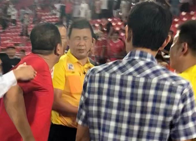 Trọng tài Hoàng Ngọc Hà bàng hoàng kể lại sự cố bị CĐV Hải Phòng nhổ nước bọt vào mặt