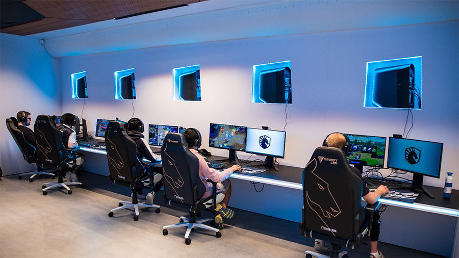 Trường học Esports đặc biệt ở Nga, nơi đào tạo "các chiến binh thể thao điện tử"