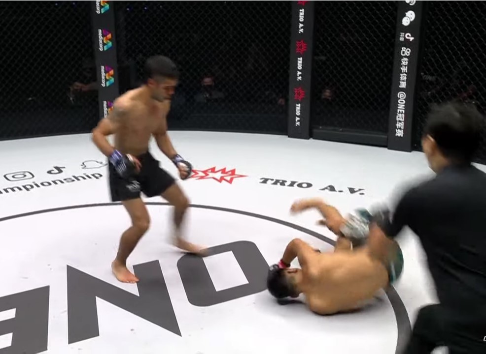 ONE 159: Chiêm ngưỡng hai cú knockout bay người đối thủ