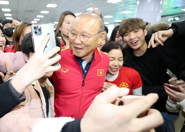 Khổ sở vì tin đồn từ youtuber, ông Park nói: "Tôi và CĐV Việt Nam không có mâu thuẫn"
