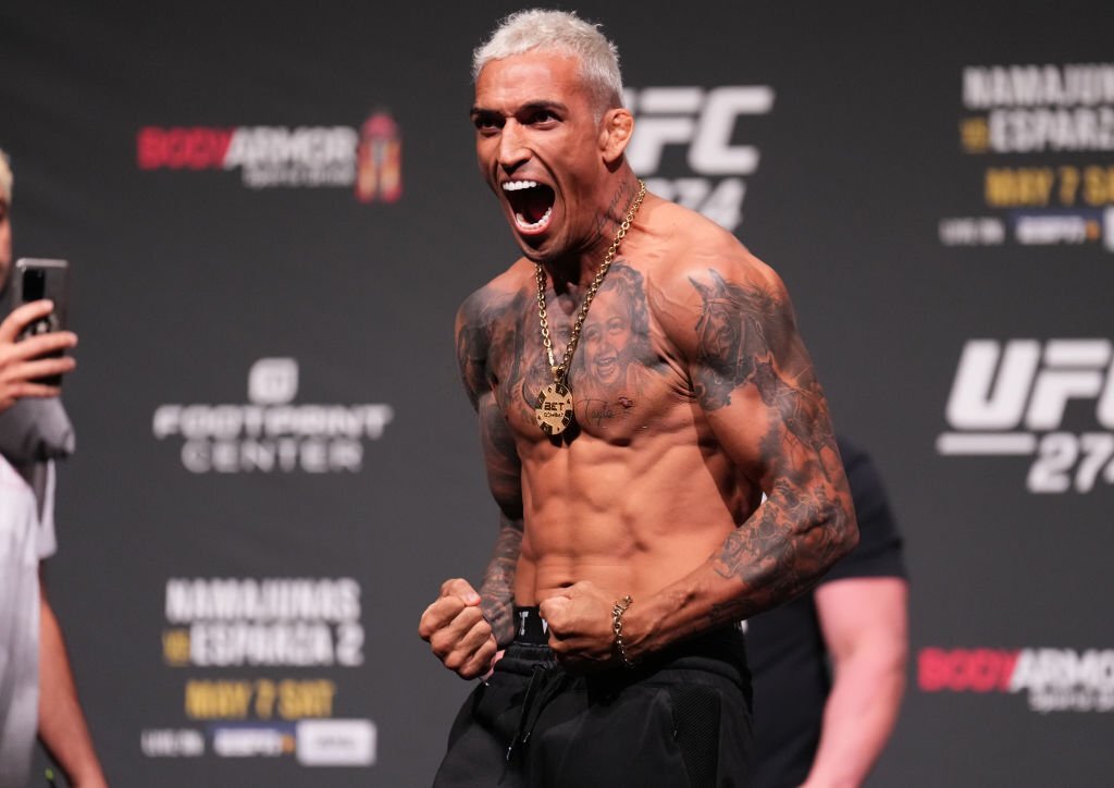 Charles Oliveira "gạ kèo" Islam Makhachev: "Vật nhau từ hiệp 1 nhé?"