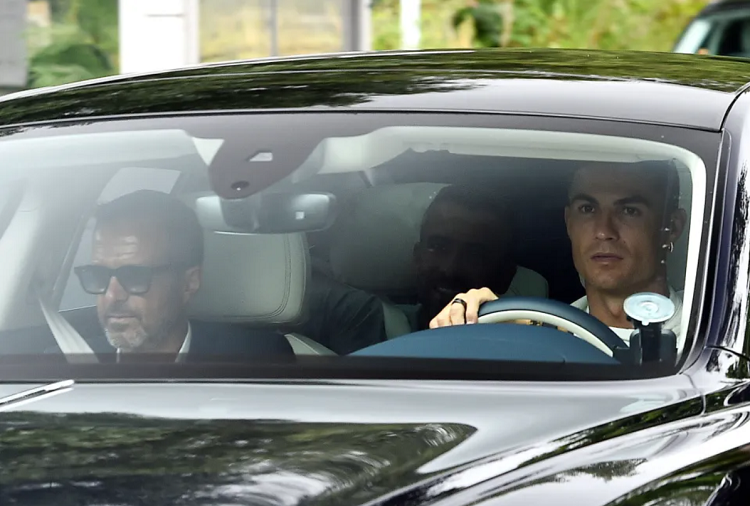 MU vẫn cứng rắn với Cristiano Ronaldo, tình hình thêm bế tắc