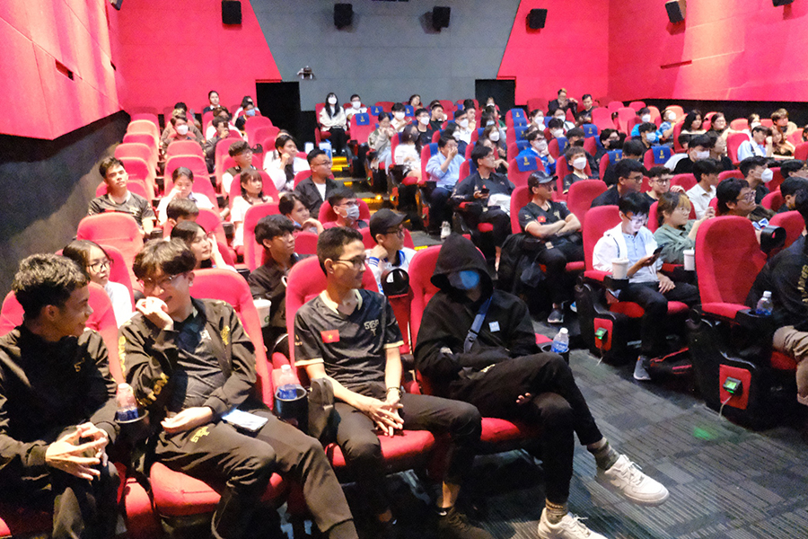 Saigon Phantom offline cùng fan hâm mộ, ra mắt HLV trưởng mới