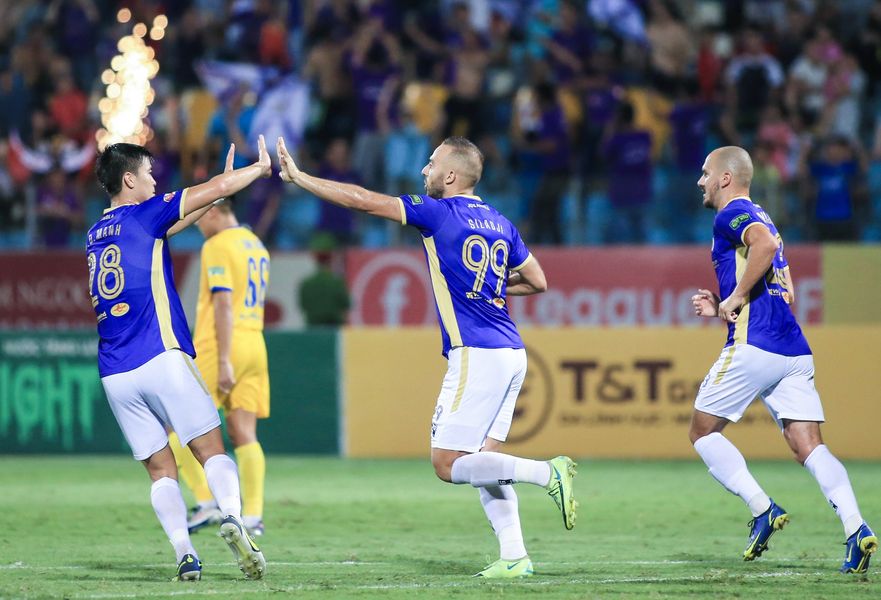 Hà Nội FC ngược dòng trước SLNA, xây chắc ngôi đầu bảng V.League 2022