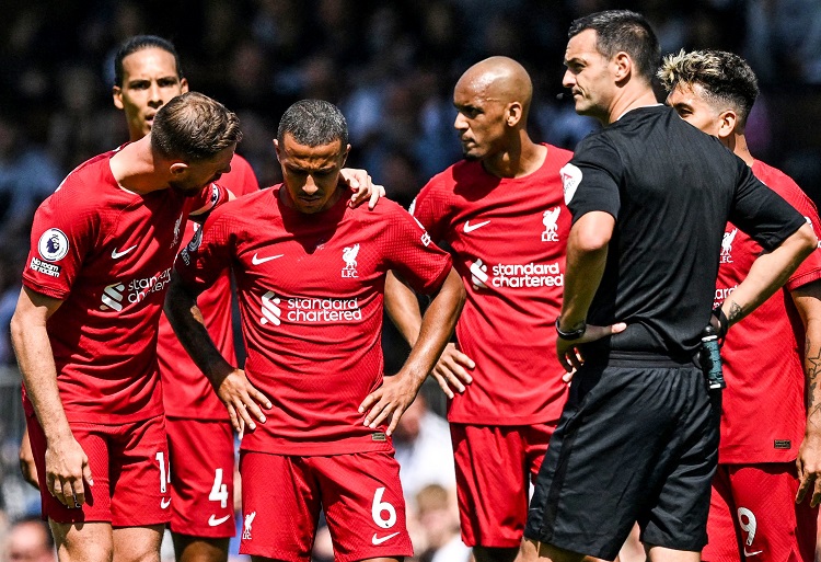 Liverpool lặp lại đội h&igrave;nh kỳ lạ sau 28 năm v&agrave; chịu chia điểm
