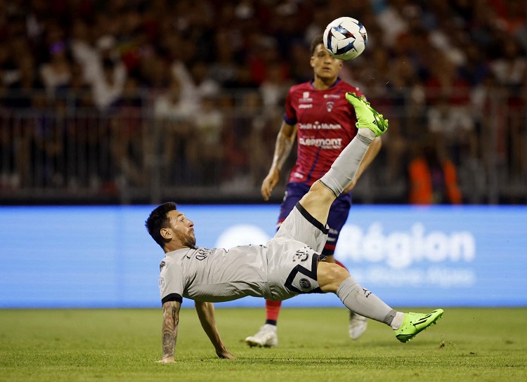 Bàn thắng “xe đạp chổng ngược” đưa Messi vào lịch sử