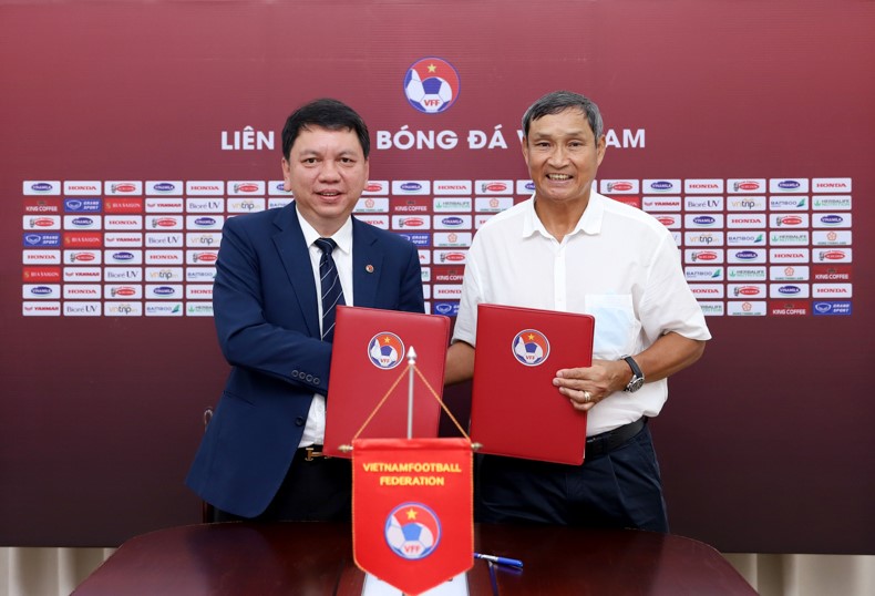 HLV Mai Đức Chung được gia hạn hợp đồng, dẫn dắt nữ Việt Nam dự World Cup 2023