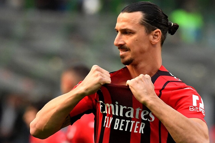 Ibrahimovic đưa hai con trai đến chơi cho AC Milan Ibrahimovic đưa hai con trai đến chơi cho AC Milan