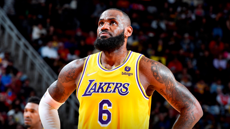 NBA treo áo cố huyền thoại Bill Russell: LeBron James và những số 6 khác sẽ ra sao? NBA treo áo cố huyền thoại Bill Russell: LeBron James và những số 6 khác sẽ ra sao?