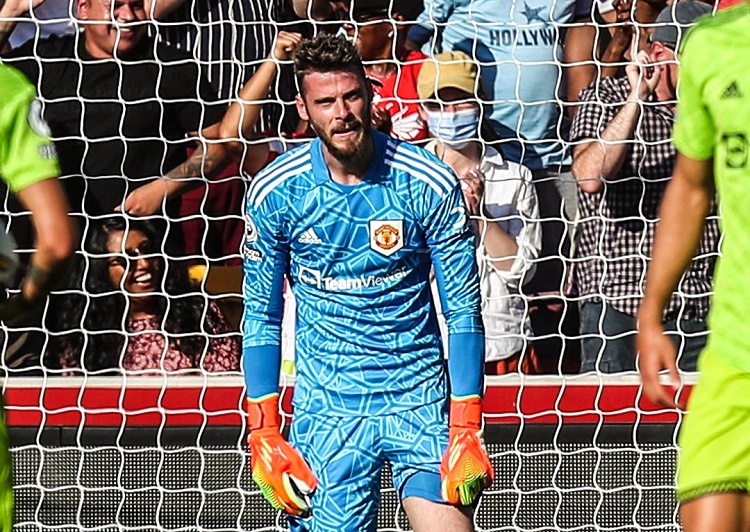 CĐV MU: De Gea đáng bị đẩy ra đảo hoang!