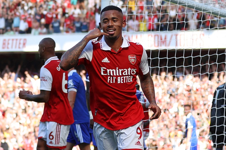 Arsenal thăng hoa khi Gabriel Jesus lại khiến Leicester đau khổ
