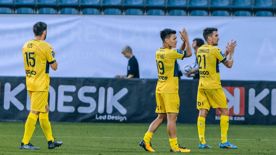 Đội bóng của Quang Hải thoát khỏi nhóm “cầm đèn đỏ” ở Ligue 2