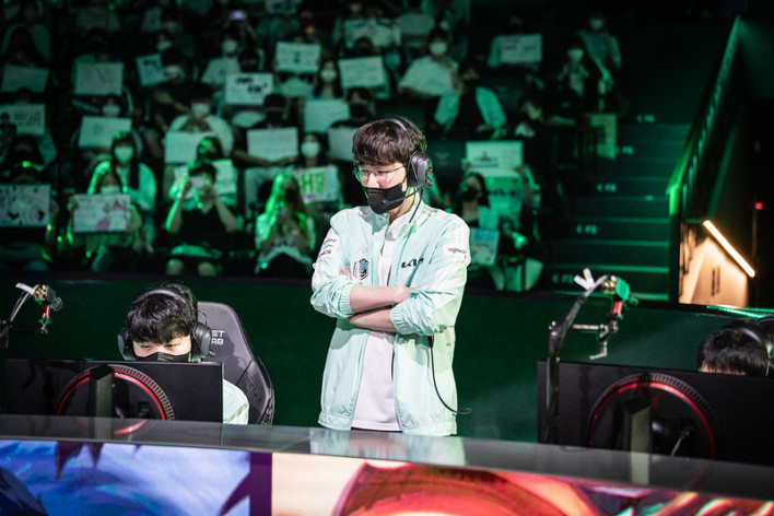 HLV DK Daeny tiết lộ lý do Nuguri phải ngồi dự bị